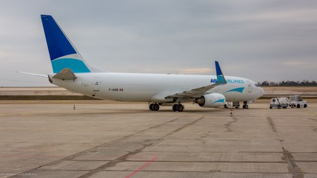 Boeing 737-700 (F-HIQB)
