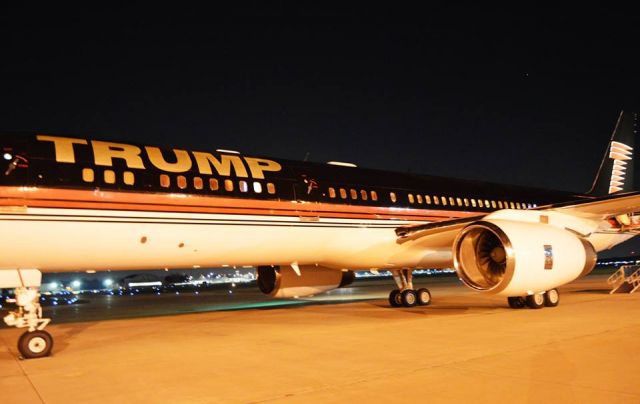 — — - Donald Trump plane 