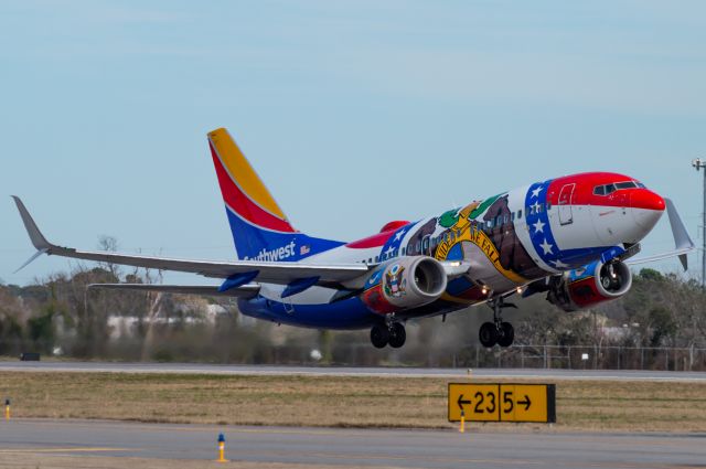 Boeing 737-700 (N280WN) - Missouri One Taking off from runway 23 at Norfolk Int'l, 2/26/2023