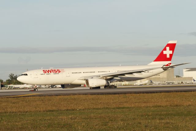 Airbus A330-300 (HB-JHB)