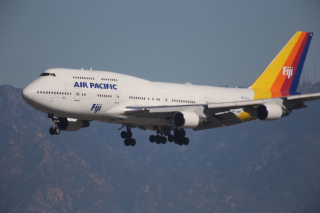 Boeing 747-400 (DQ-FJL)