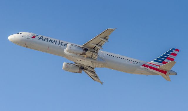 Airbus A321 (N980UY)