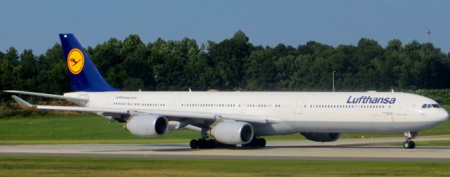 Airbus A340-600 (D-AIHH) - Lufthansa A340-600 8/5/13