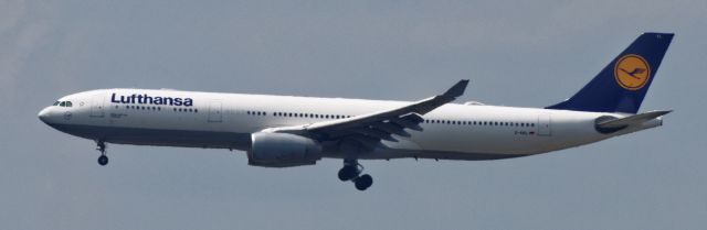 Airbus A330-300 (D-AIKL)