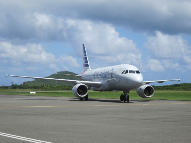 Airbus A319 (N723UW)