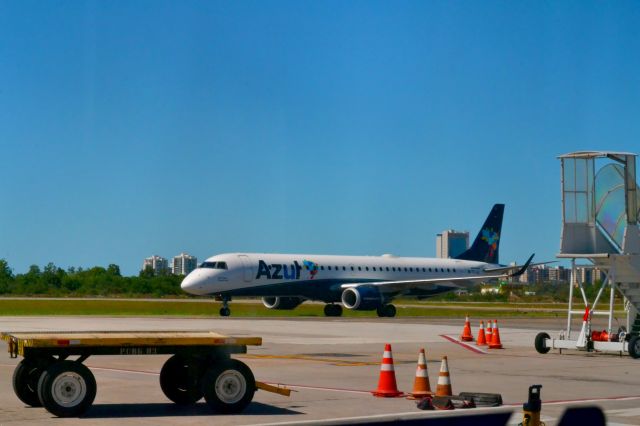 Embraer ERJ-190 (PR-AUI)