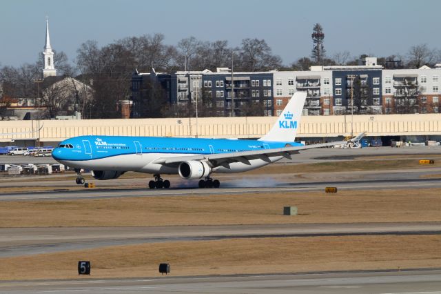 Airbus A330-300 (PH-AKE)