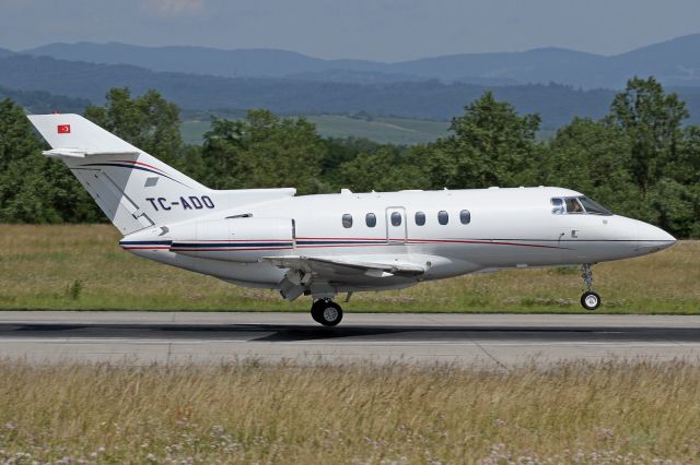 Hawker 800 (TC-ADO)