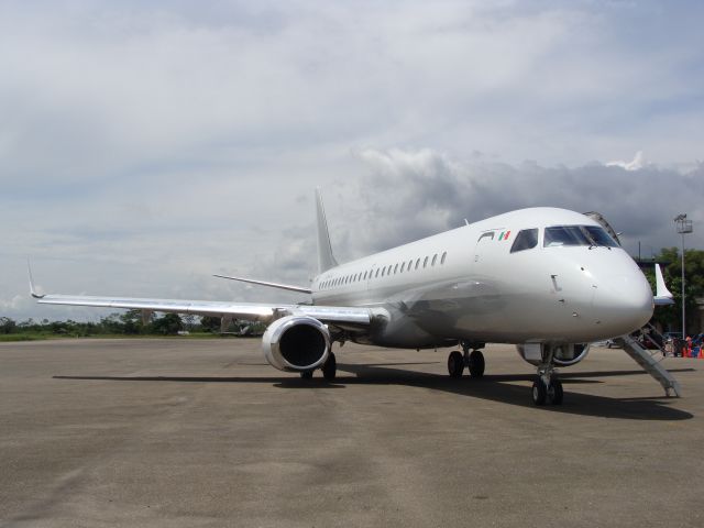 Embraer ERJ-190 (XA-AYJ) - Omnilife Group Airplane