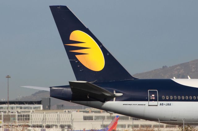 BOEING 777-300 (A6-JAA)