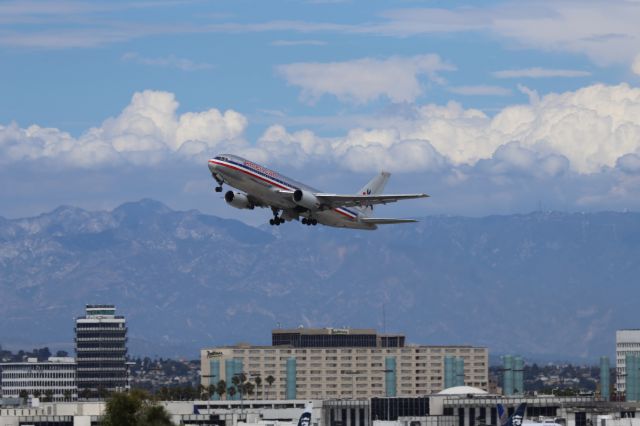 BOEING 767-200 —