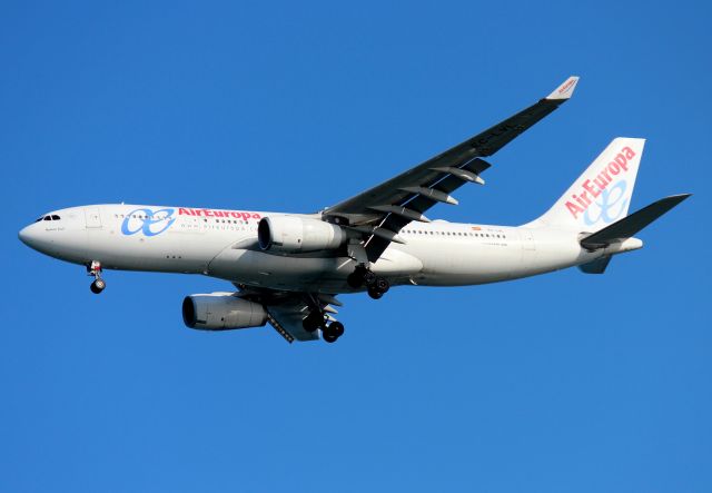 Airbus A330-300 (EC-LVL)