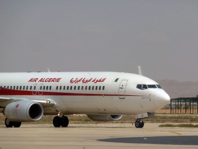Boeing 737-800 —