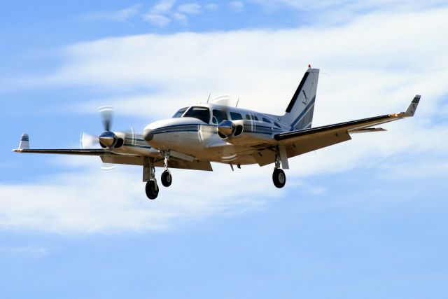 Piper Navajo (N711SP) - PA-31-310 landing at (M54) Lebanon, TN