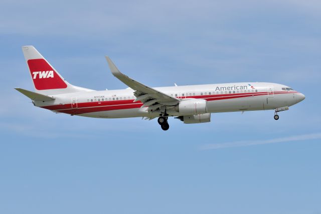 Boeing 737-800 (N915NN) - TWA Heritage jet on final for 5-L on 05-23-22