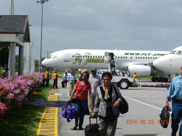 Boeing 757-200 (N524AT)