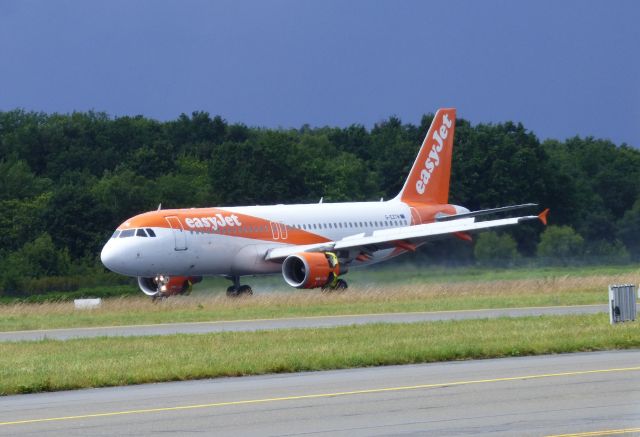 Airbus A320 (G-EZTM) - Aéroport de Nantes