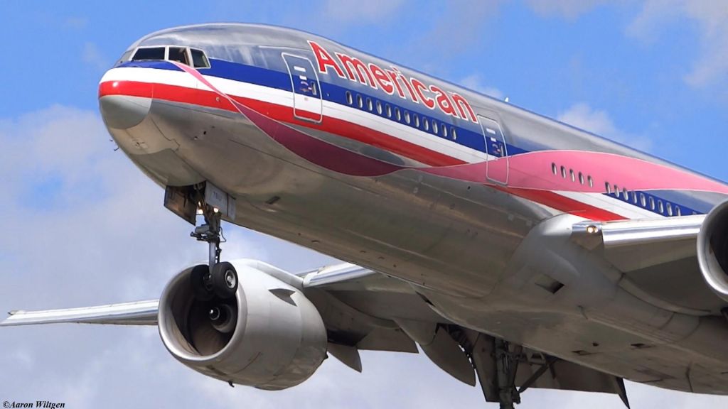 Boeing 777-200 (N759AN) - American Airlines special Pink Ribbon livery 772 on final approach.