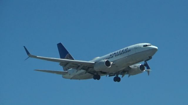 Boeing 737-700 (N27722) - Former Continental Airlines plane.