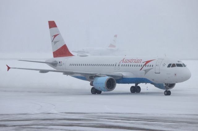 Airbus A320 (OE-LBV)