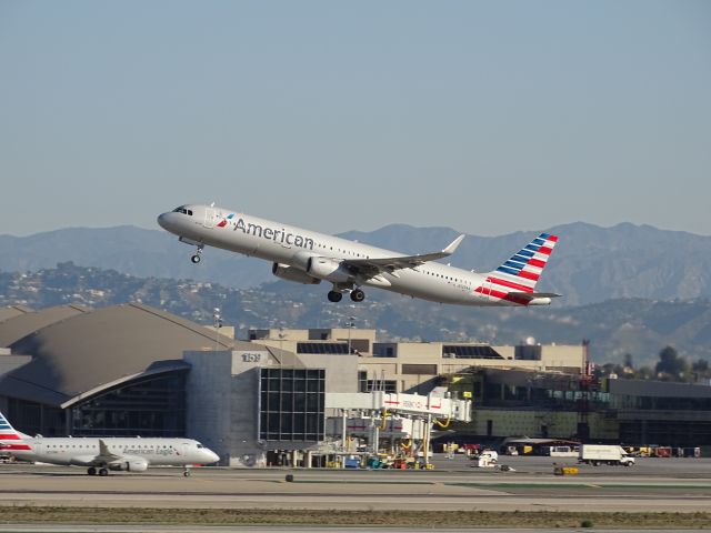 Airbus A321 (N129AA)