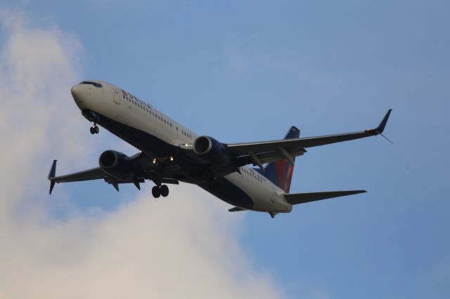 Boeing 737-900 (N840DN)