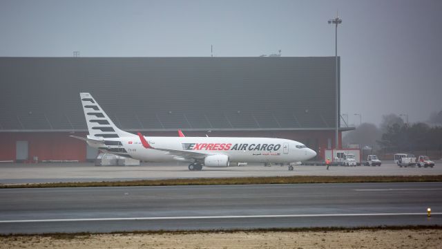 Boeing 737-800 (TS-CID)