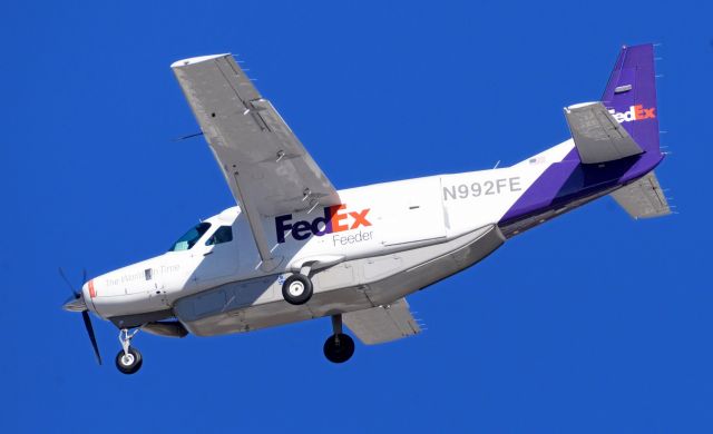 Cessna Caravan (N992FE) - phoenix sky harbor international airport 28DEC19