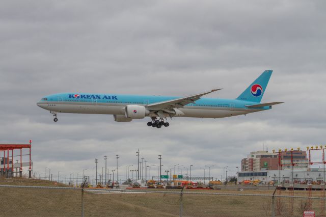 BOEING 777-300 (HL8274)