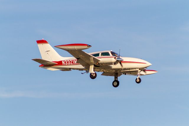 Cessna 310 (N3321M)