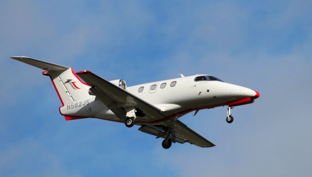 Embraer Phenom 100 (N582JS)