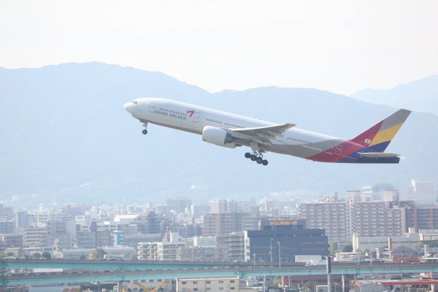 Boeing 777-200 (HL7700)