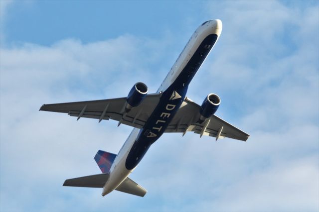 Boeing 757-200 (DAL2494)