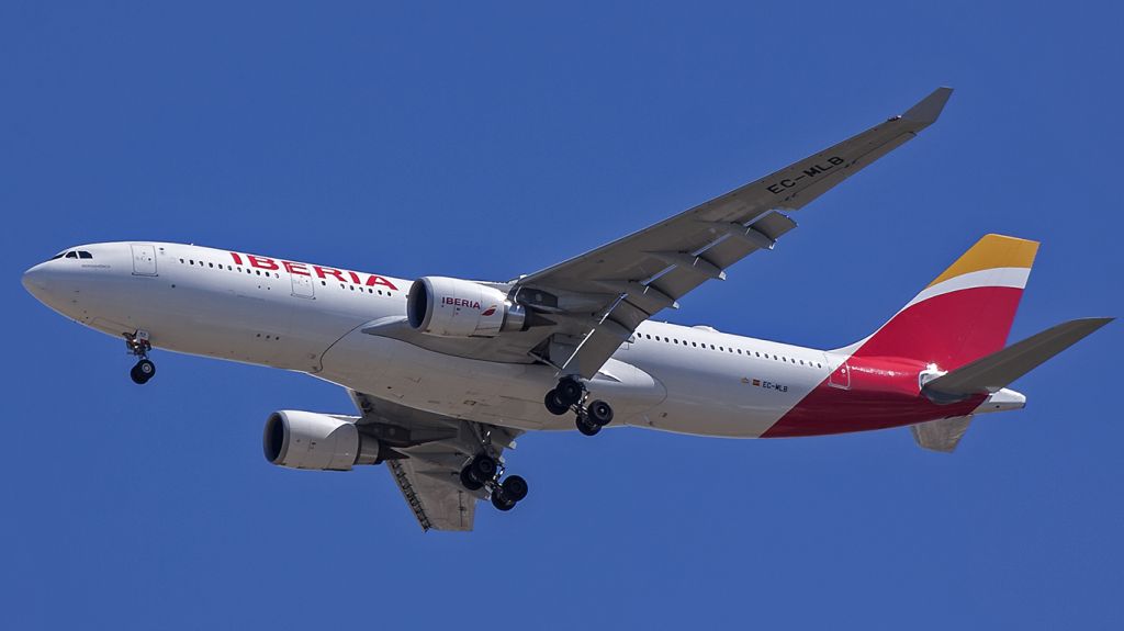 Airbus A330-300 (EC-MLB)