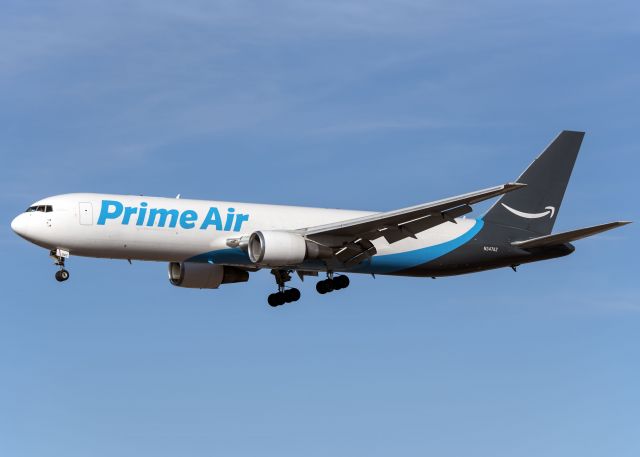 BOEING 767-300 (N347AZ)