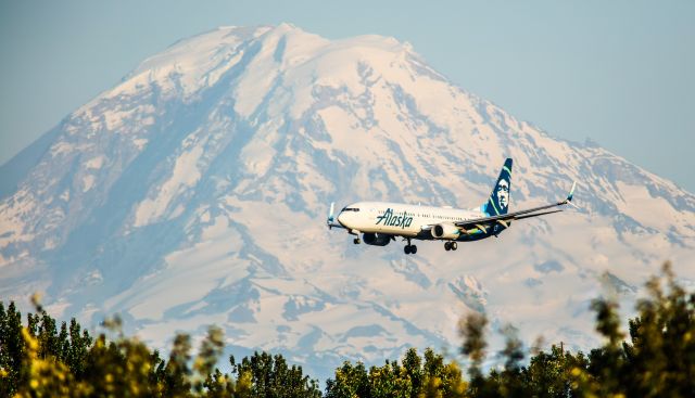 Boeing 737-900 (N215AK) - 6-3-2023