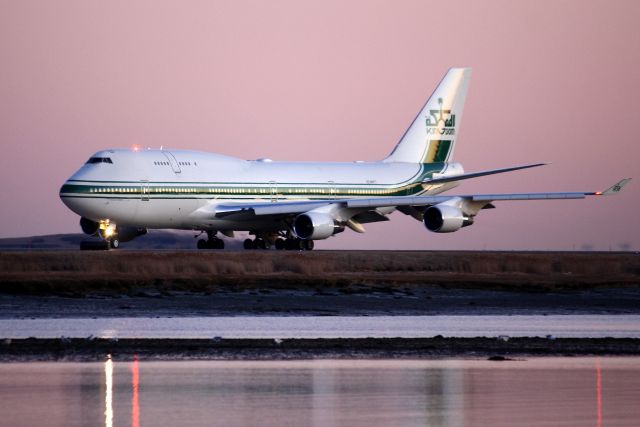 Boeing 747-400 (HZ-WBT7) - Kingdom Holding of Saudi Arabia taxiing out to 22L. (2/9/12)