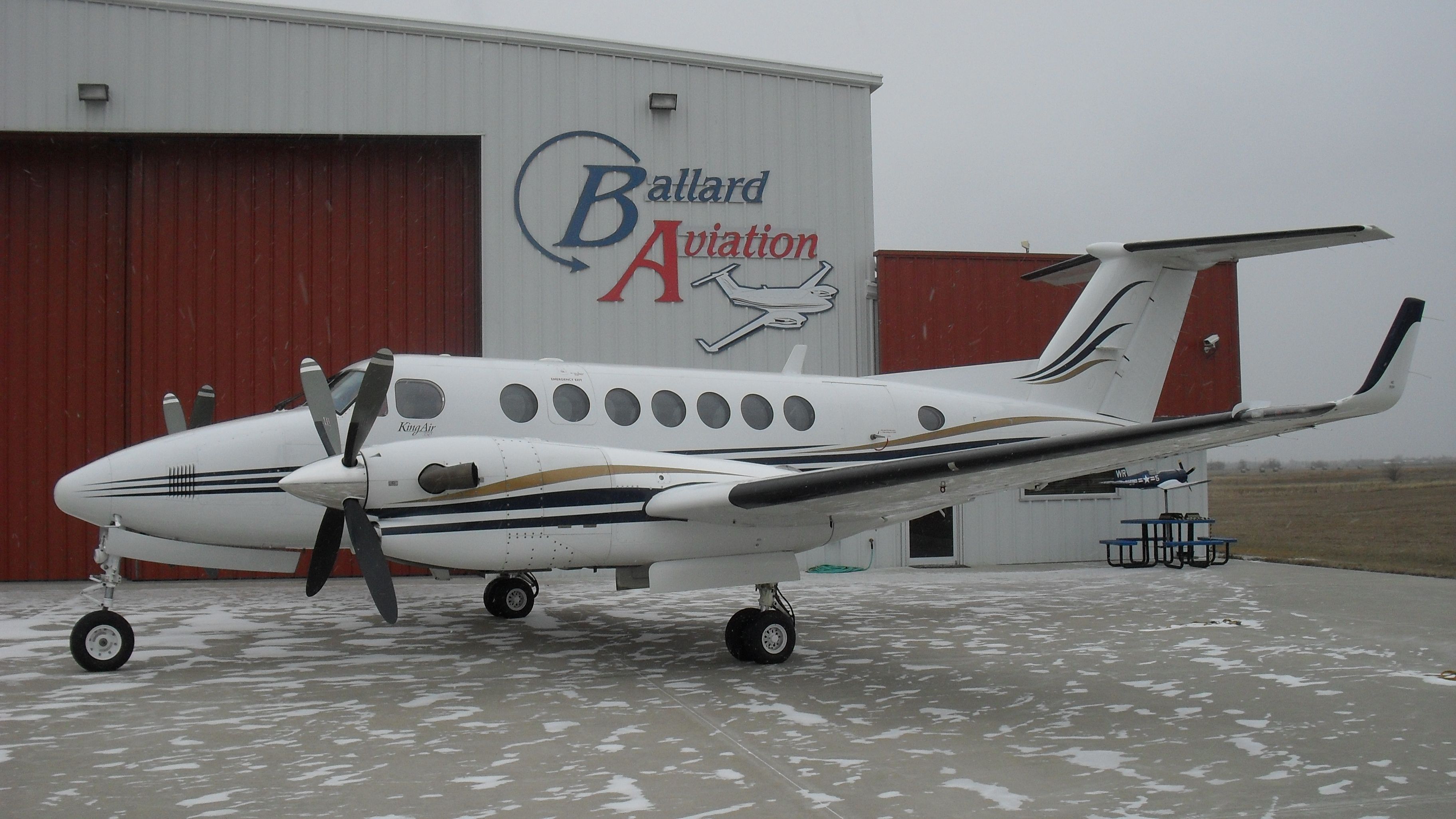 Beechcraft Super King Air 300 (N399BW)