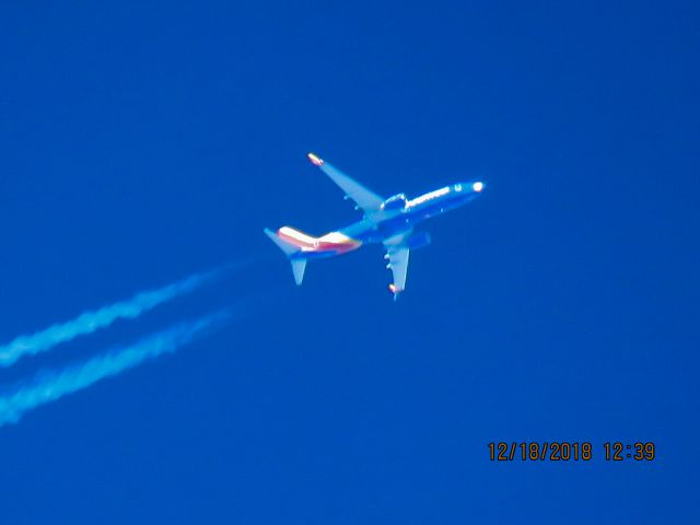 Boeing 737-800 (N8328A)