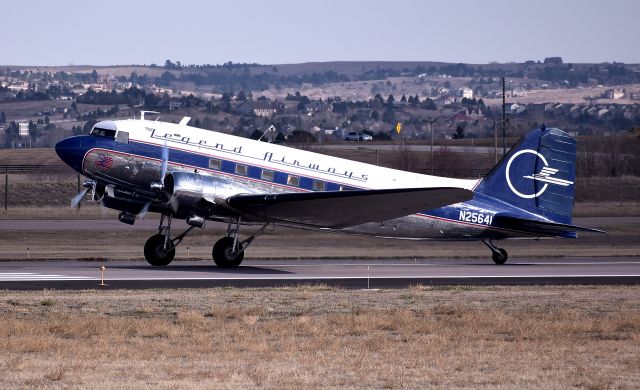 Douglas DC-3 (N25641)