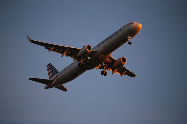 Airbus A321 (N125AA)