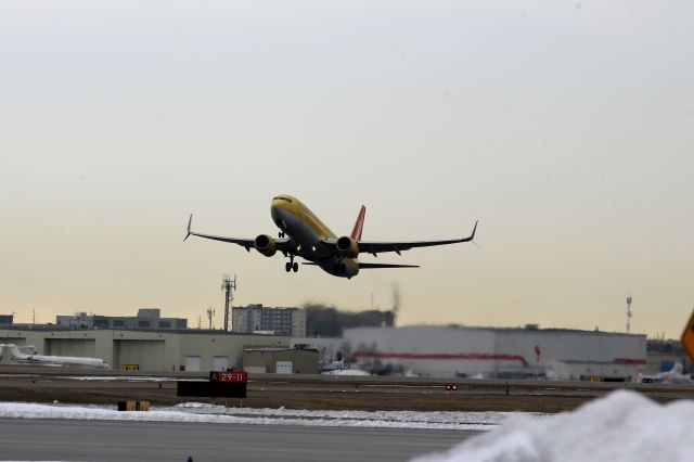 Boeing 737-800 (C-FJUB)