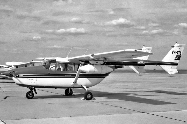 VH-KFL — - HEINZ - CESSNA 337C SUPER SKYMASTER - REG VH-KFL (CN 337C-0749) - ESSENDON MELBOURNE VIC. AUSTRALIA - YMEN 10/3/1975