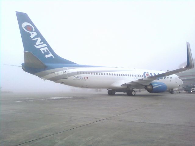 Boeing 737-800 (C-FXGG)