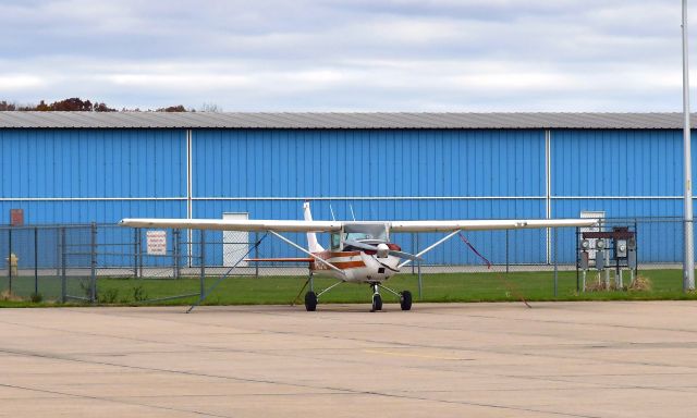 Cessna Commuter (N4034J) - Cessna 150G N4034J in Monroe Custer Airport