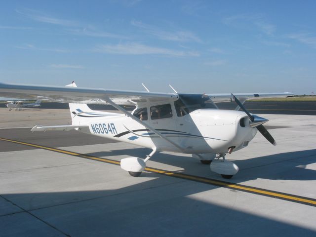 Cessna Skyhawk (N6064R) - 2006 Cessna 172 with Garmin G1000 at Premier Flight Academy Burke Lakefront Airport Cleveland, Ohio