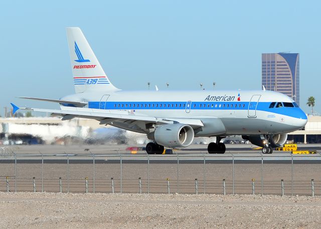 Airbus A319 (N744P)