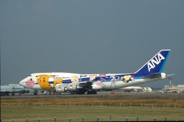 Boeing 747-400 (JA8962) - Departure at Narita Intl Airport Rwy34L on 1999/10/30 " Inter Pokemon c/s "