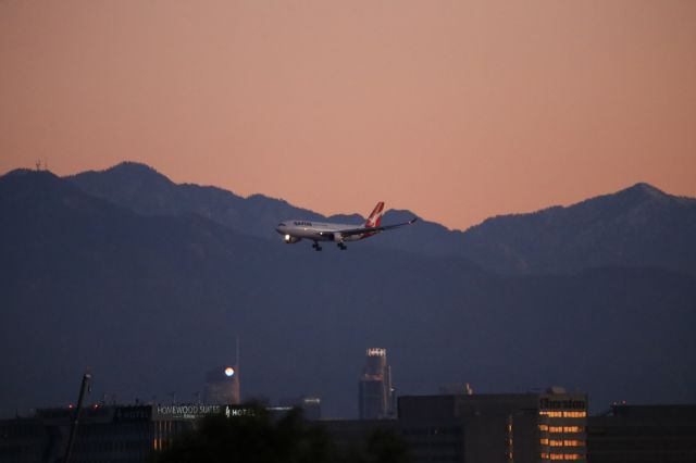 Airbus A330-200 (VH-EBS)