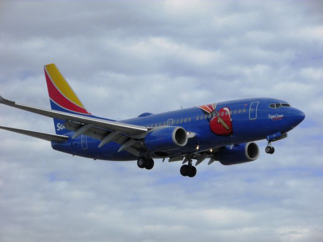 Boeing 737-700 (N409WN) - Landing RWY 20R